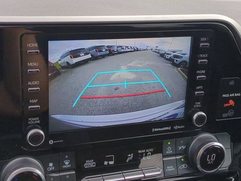 Used 2022 Toyota Highlander LE FWD image 22