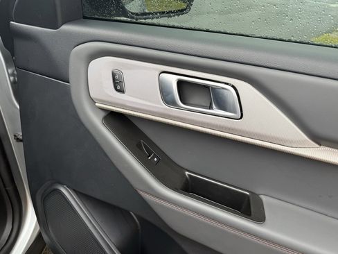 Used 2025 Ford Explorer Active image 32