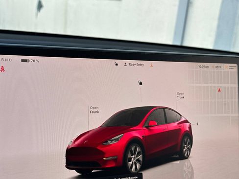 Used 2024 Tesla Model Y Long Range AWD/4WD image 25