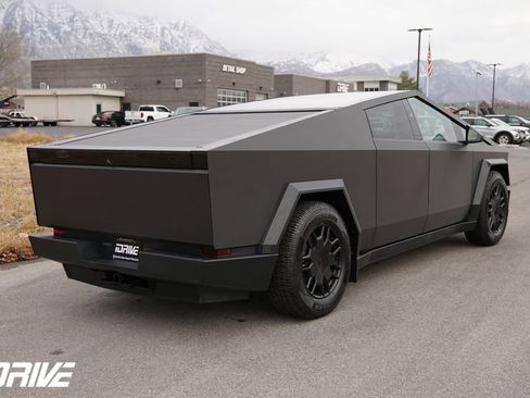 Used 2024 Tesla Cybertruck AWD Crew Cab image 11
