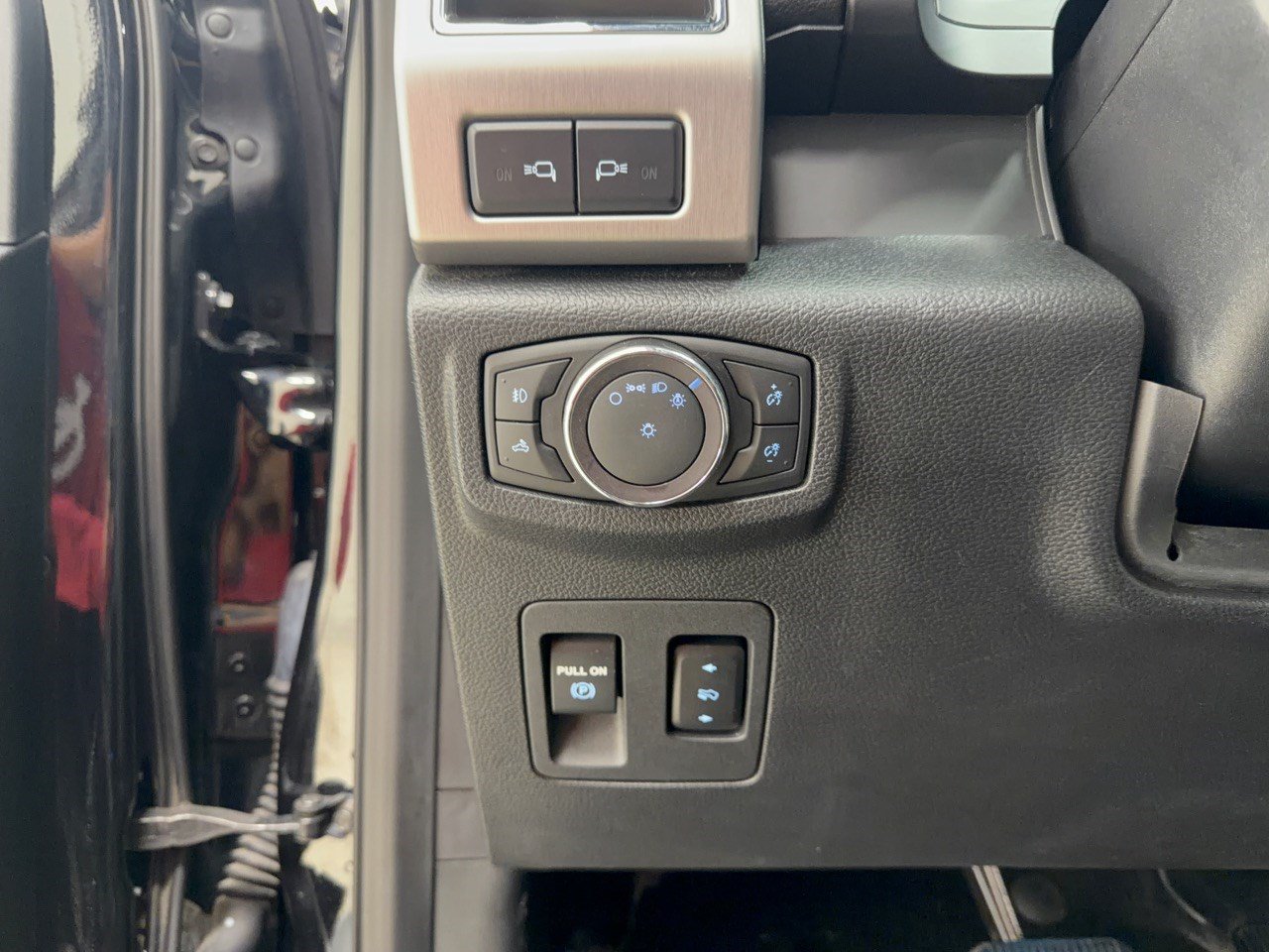 Used 2019 Ford F150 Platinum w/ Equipment Group 701A Luxury AWD/4WD image 31