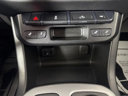 Used 2021 Chevrolet Colorado LT w/ LT Convenience Package AWD/4WD image 16