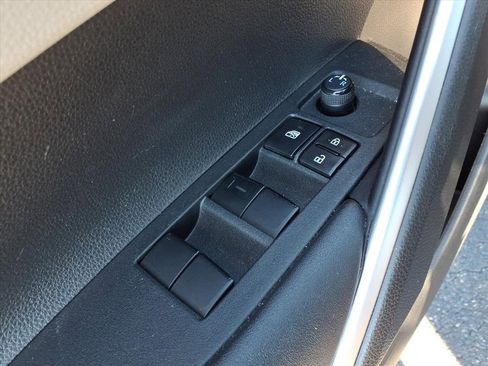 Certified 2022 Toyota Corolla Cross LE image 7