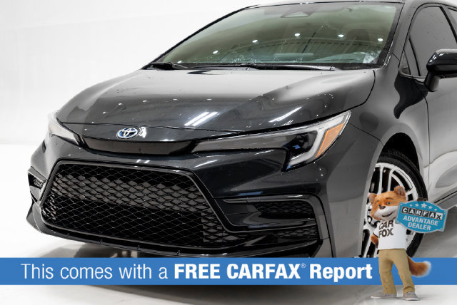 Used 2024 Toyota Corolla SE w/ Convenience Package FWD image 2