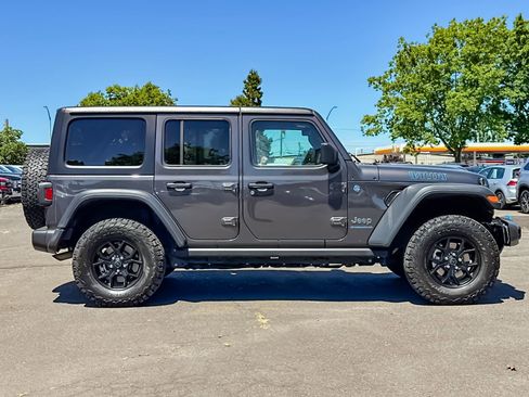 Used 2024 Jeep Wrangler Unlimited AWD/4WD image 2