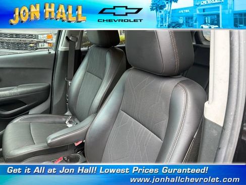 Used 2020 Chevrolet Trax LT w/ LT Convenience Package FWD image 17