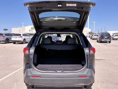Used 2022 Toyota RAV4 XLE Premium image 37