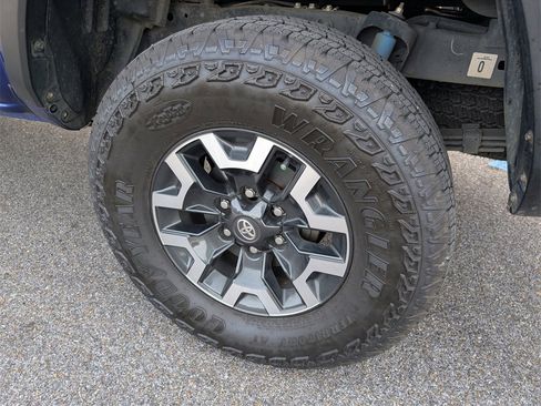 Used 2023 Toyota Tacoma TRD Off-Road image 30