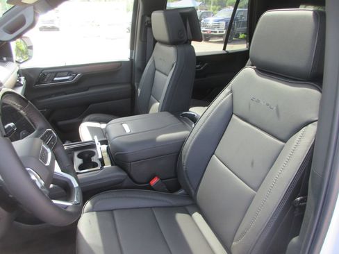New 2026 GMC Yukon Denali w/ Denali Reserve Package AWD/4WD image 11