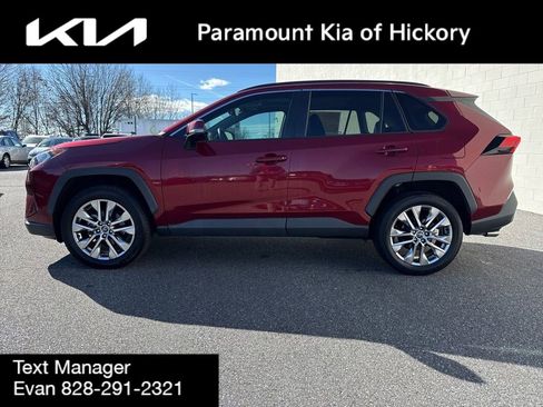 Used 2020 Toyota RAV4 XLE Premium image 4