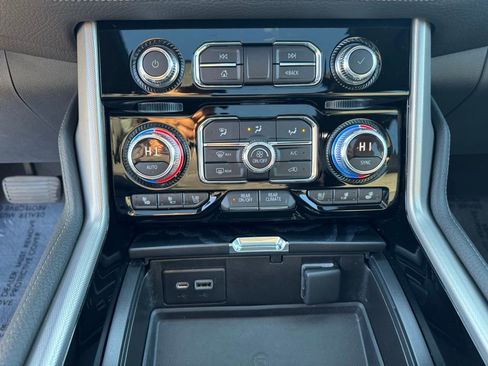 Used 2022 GMC Yukon Denali w/ Denali Premium Package image 28