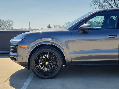 Certified 2024 Porsche Cayenne image 7