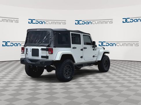 Used 2015 Jeep Wrangler Unlimited Sahara AWD/4WD image 9