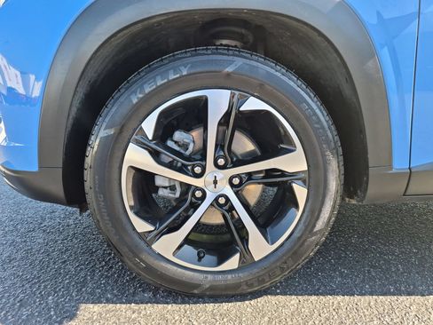 Certified 2024 Chevrolet Trax RS w/ Sunroof Package FWD image 33