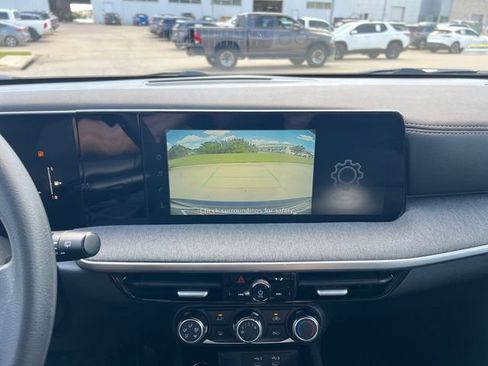Used 2025 Nissan Kicks SV FWD image 9