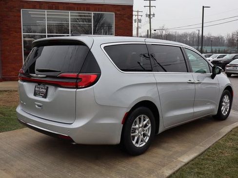 New 2026 Chrysler Pacifica Select FWD image 30