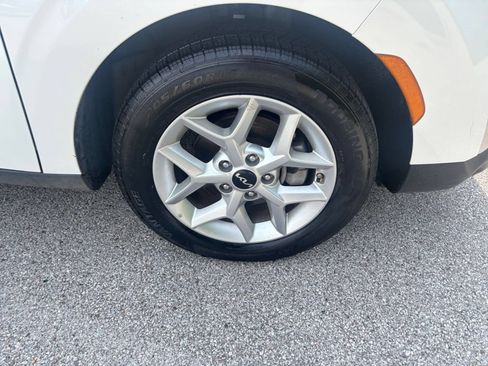 Used 2025 Kia Soul LX w/ LX Technology Package FWD image 28
