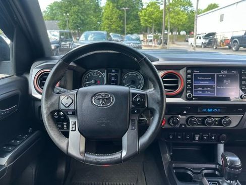 Used 2023 Toyota Tacoma TRD Sport w/ Technology Package AWD/4WD image 19
