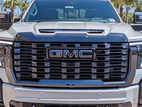 Certified 2024 GMC Sierra 2500 Denali Ultimate w/ Max Trailering Package AWD/4WD image 10