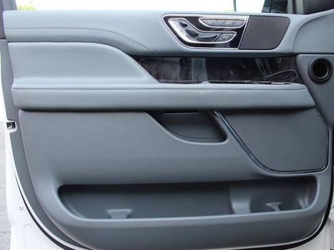 Used 2018 Lincoln Navigator Reserve w/ Technology Package AWD/4WD image 12