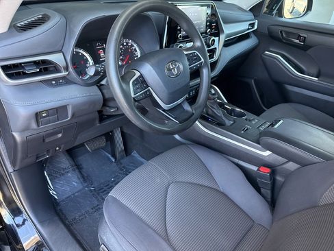 Used 2022 Toyota Highlander L image 32