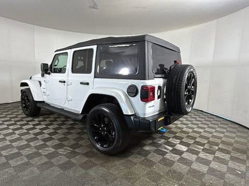 Used 2022 Jeep Wrangler Unlimited Sahara AWD/4WD image 5