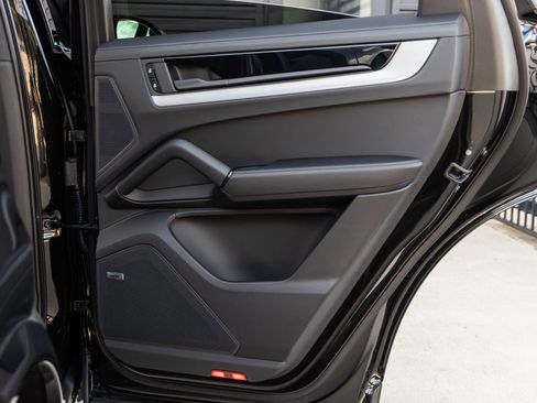 Certified 2025 Porsche Cayenne S AWD/4WD image 40