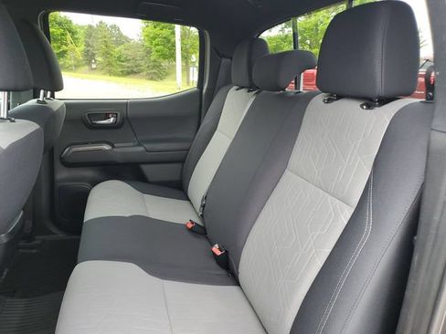 Used 2020 Toyota Tacoma TRD Off-Road w/ Technology Package AWD/4WD image 10