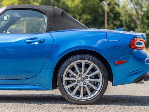 Used 2017 FIAT 124 Spider Lusso RWD image 5