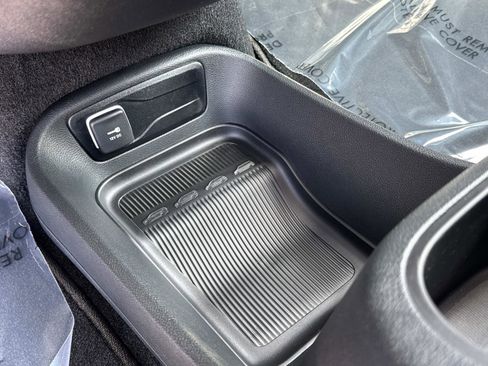 New 2025 Chrysler Pacifica Select image 28