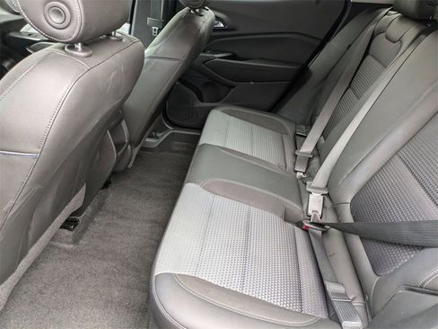 Used 2025 Chevrolet Trax LT w/ LT Convenience Package image 25