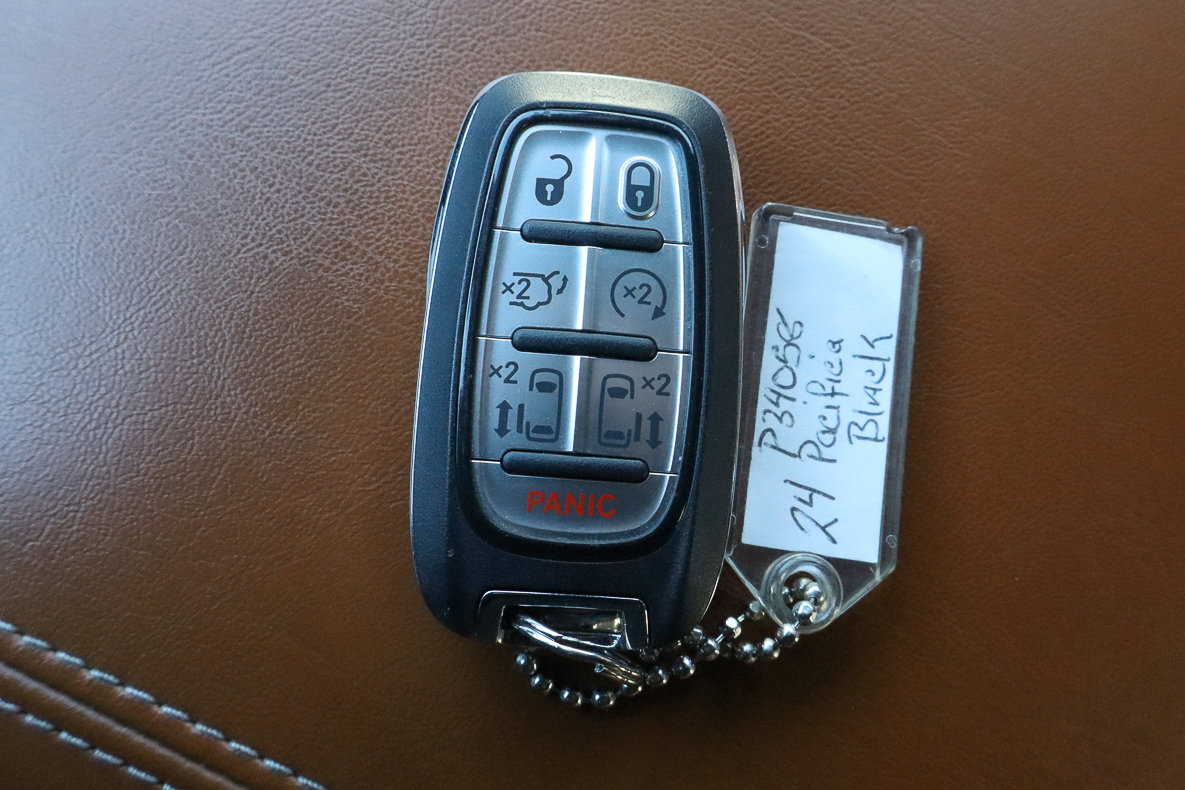 Used 2024 Chrysler Pacifica Pinnacle FWD image 41