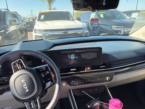 Used 2025 Kia Carnival SX Prestige FWD image 3