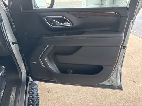 Used 2023 Chevrolet Suburban Z71 w/ Luxury Package image 41