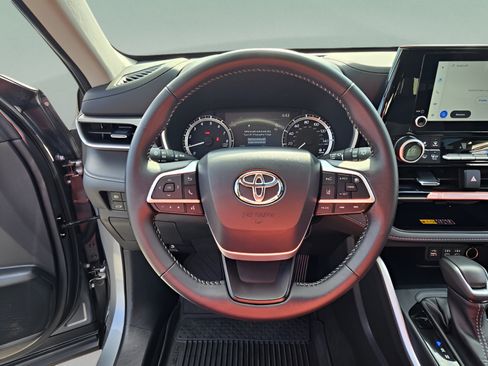 Used 2026 Toyota Highlander XLE AWD/4WD image 21