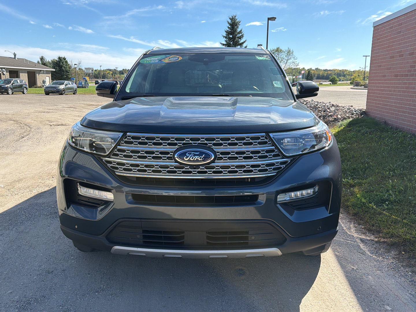 Used 2023 Ford Explorer Limited w/ Limited Technology Package AWD/4WD image 2