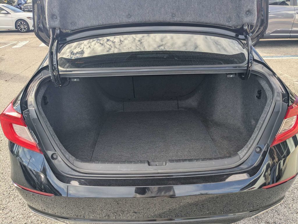 Used 2018 Honda Accord Sport image 17