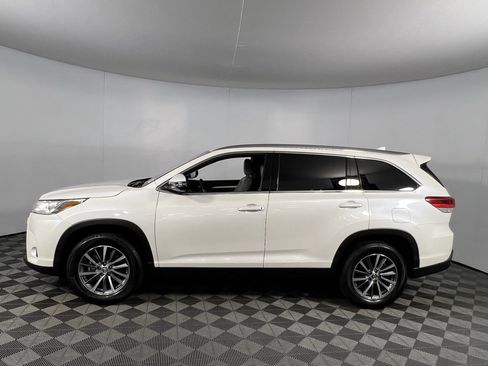 Used 2019 Toyota Highlander XLE image 9