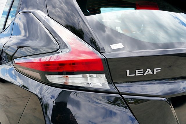 Certified 2025 Nissan Leaf SV Plus FWD image 8