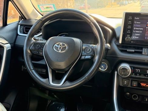 Used 2019 Toyota RAV4 Limited image 35