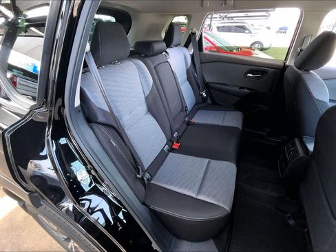 Certified 2023 Nissan Rogue SV image 17