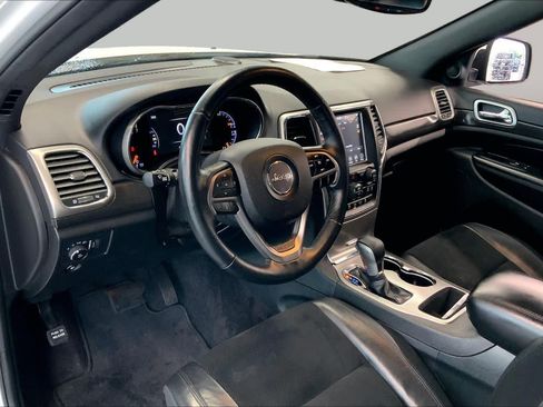Used 2018 Jeep Grand Cherokee Altitude RWD image 18