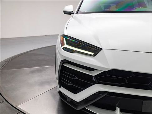 Used 2020 Lamborghini Urus AWD/4WD image 10