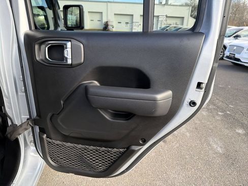 Used 2024 Jeep Wrangler Unlimited AWD/4WD image 17