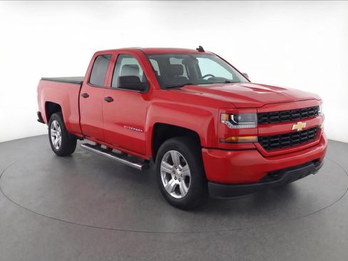 Used 2018 Chevrolet Silverado 1500 Custom w/ Custom Value Package image 2