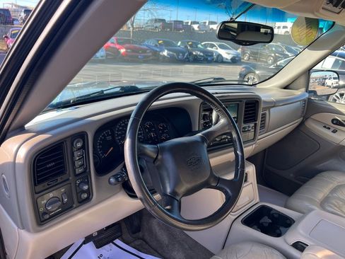 Used 2002 Chevrolet Suburban LT image 16