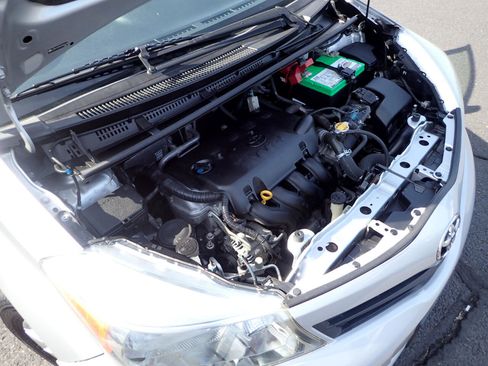 Used 2012 Toyota Yaris LE image 18