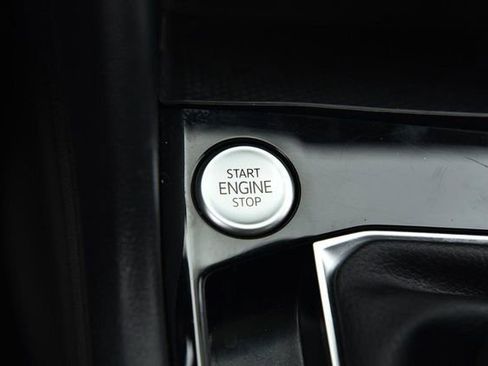 Used 2023 Volkswagen Taos SE w/ Panoramic Sunroof Package image 17