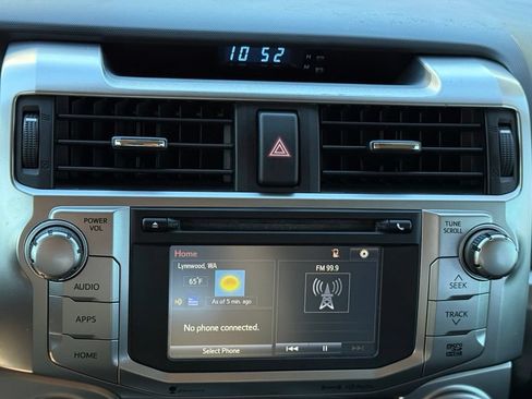 Used 2018 Toyota 4Runner SR5 AWD/4WD image 18
