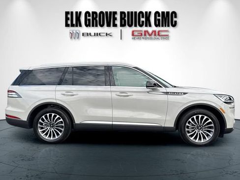 Used 2022 Lincoln Aviator Reserve w/ Elements Package Plus AWD/4WD image 3